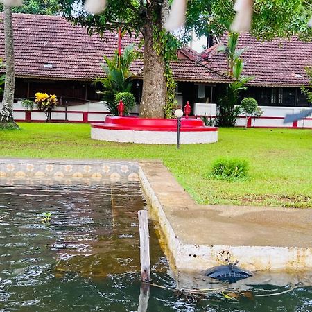The Pamba Heritage Villa Champakulam Exteriör bild
