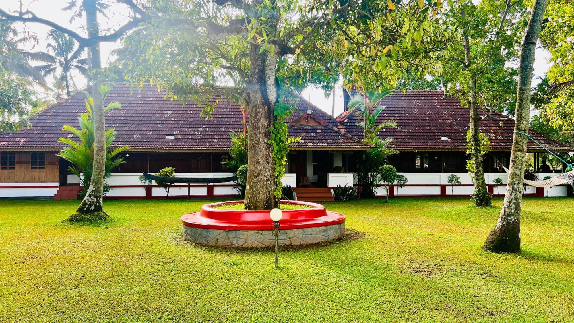 The Pamba Heritage Villa Champakulam Exteriör bild