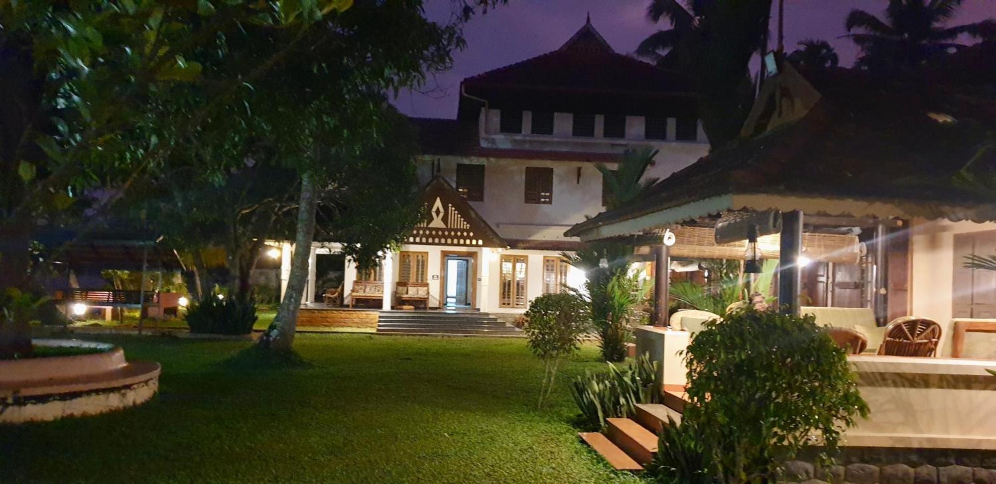 The Pamba Heritage Villa Champakulam Exteriör bild