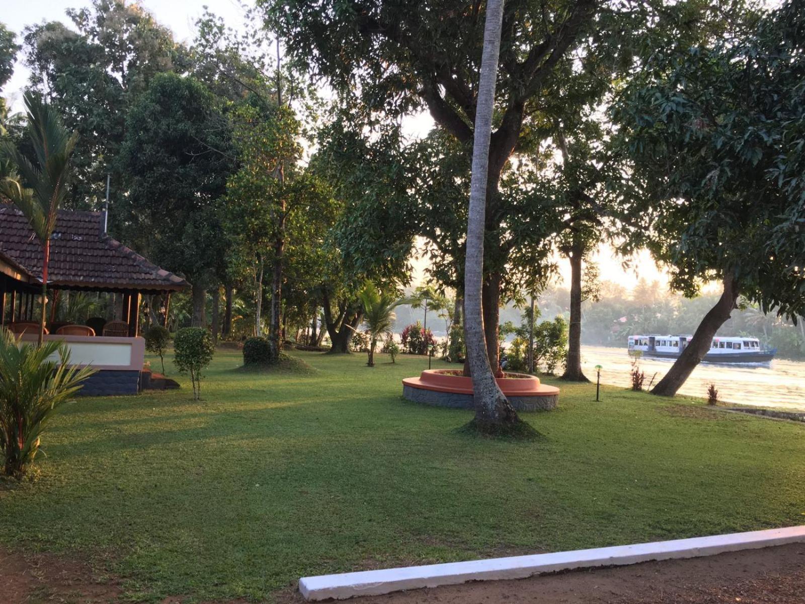 The Pamba Heritage Villa Champakulam Exteriör bild