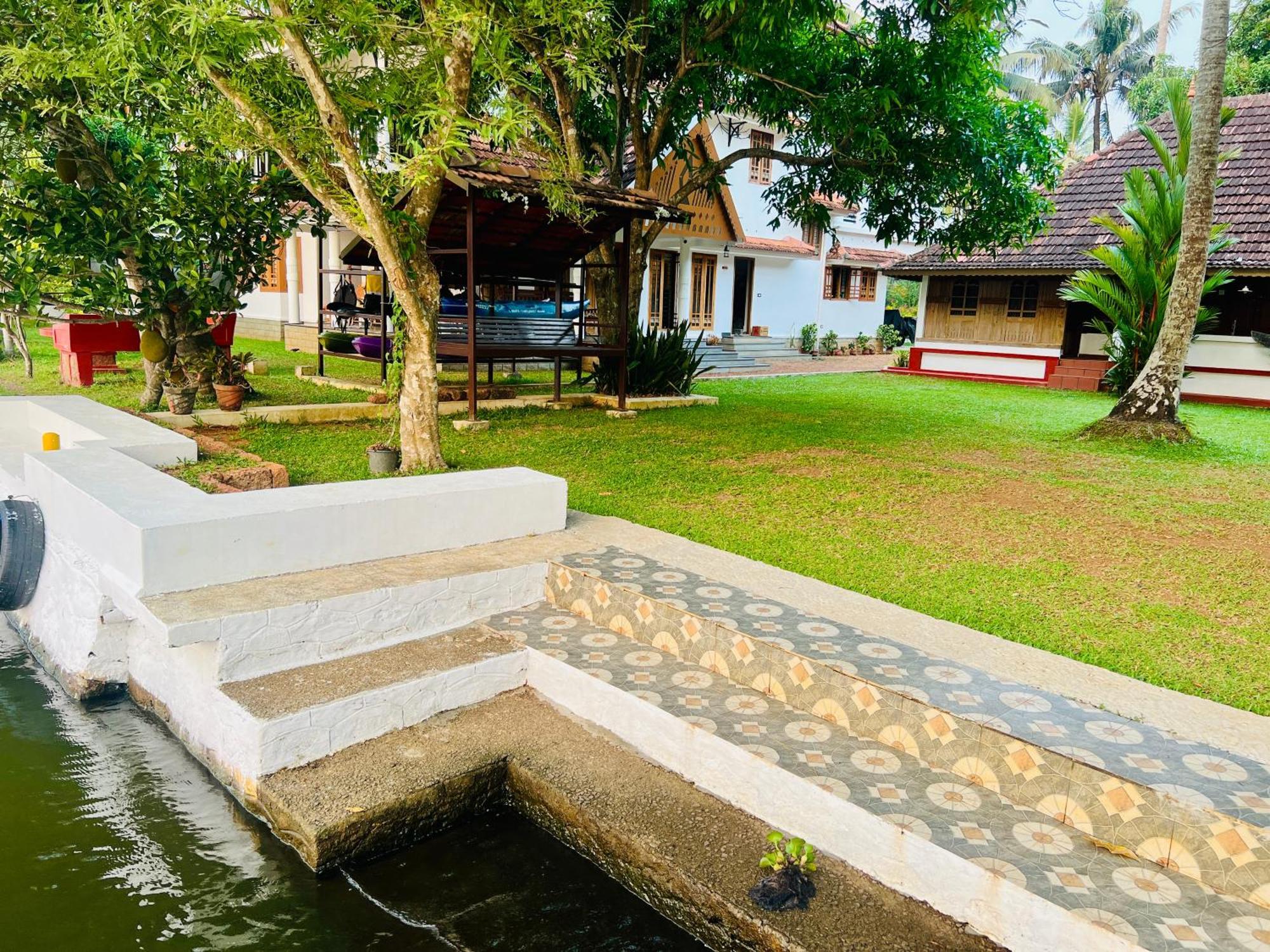 The Pamba Heritage Villa Champakulam Exteriör bild